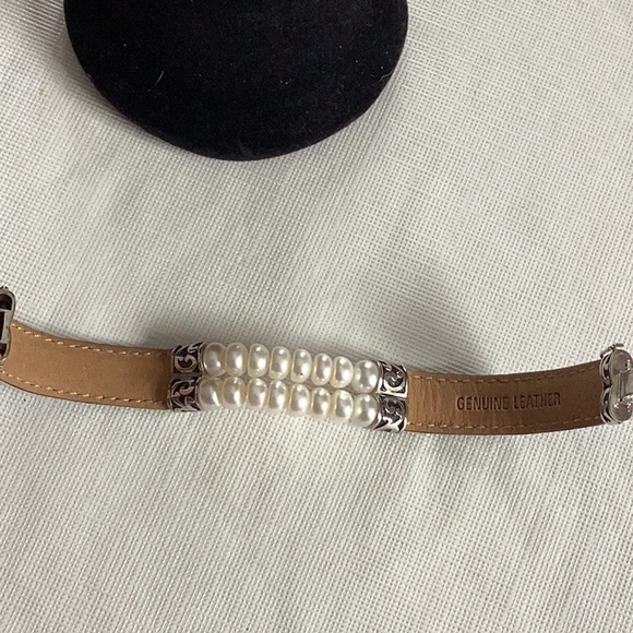 Pearl and black leather bracelet - Picture 6 of 7